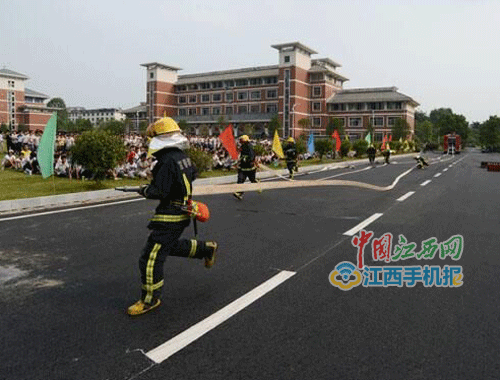 宜春消防支隊深入宜春中學開展消防知識進軍訓活動